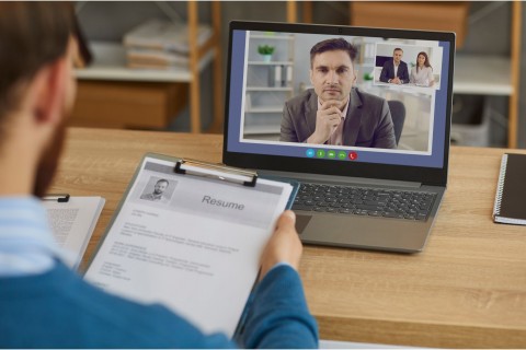 eCommerce recruiter interviewing candidate